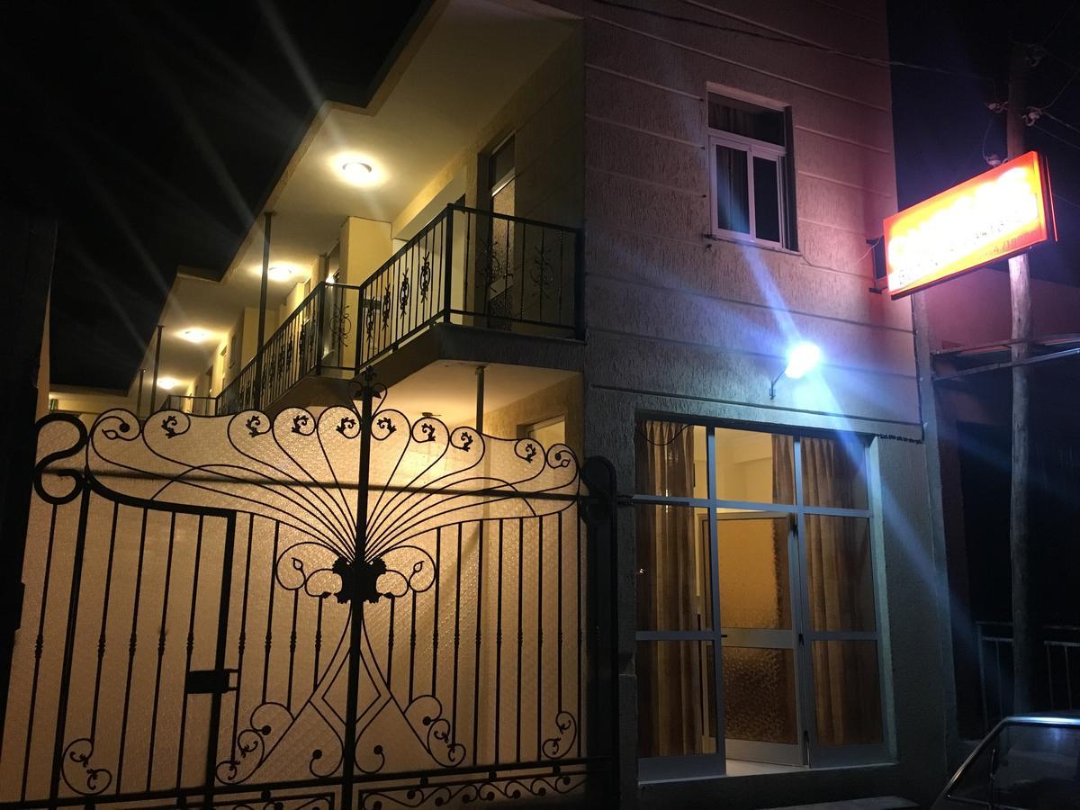 Cheers Bed & Breakfast Addis Ababa Bagian luar foto